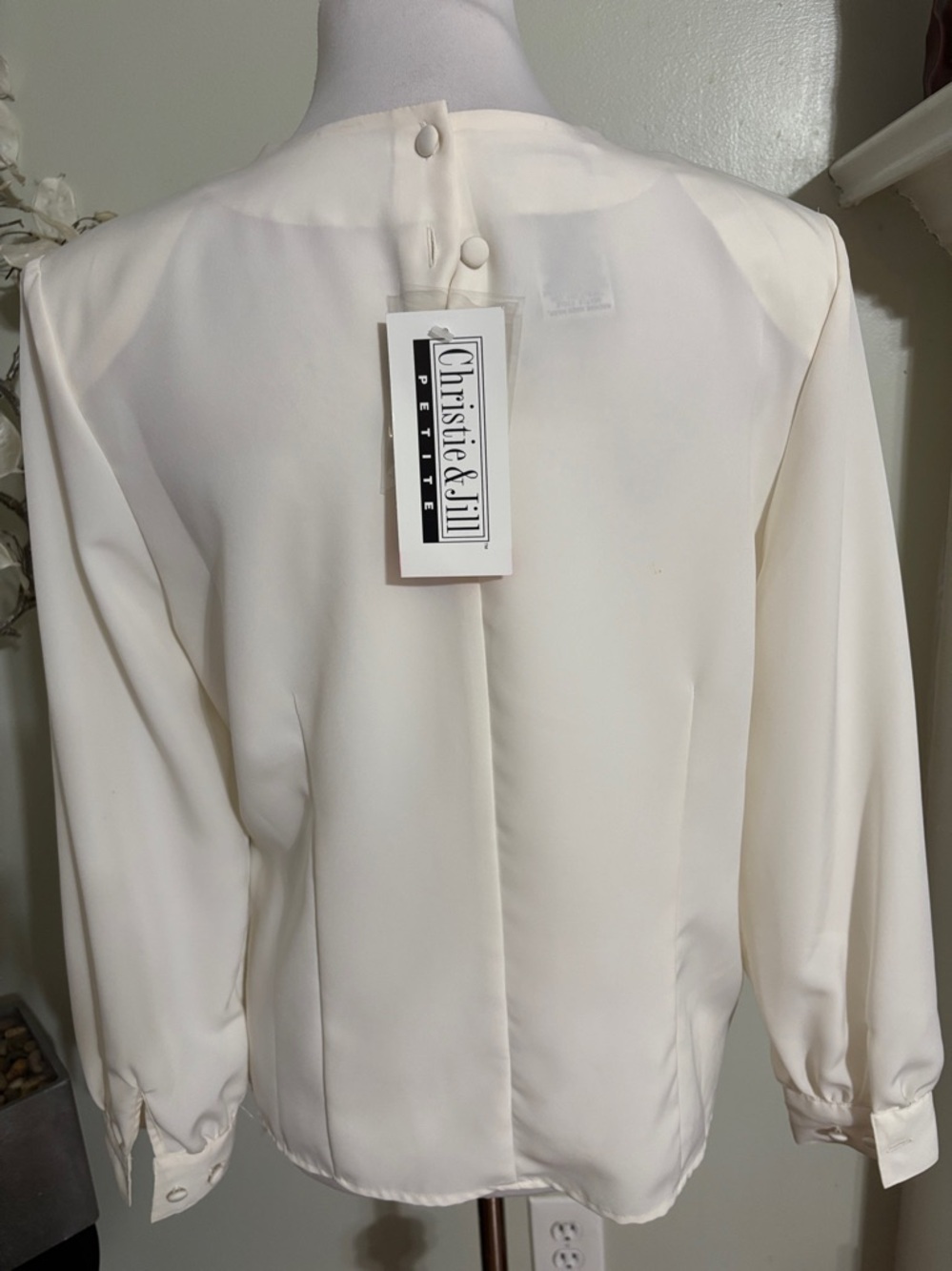 Christie & Jill Vintage Cream Embroidered Neck Blouse Women's - Picture 5 of 5